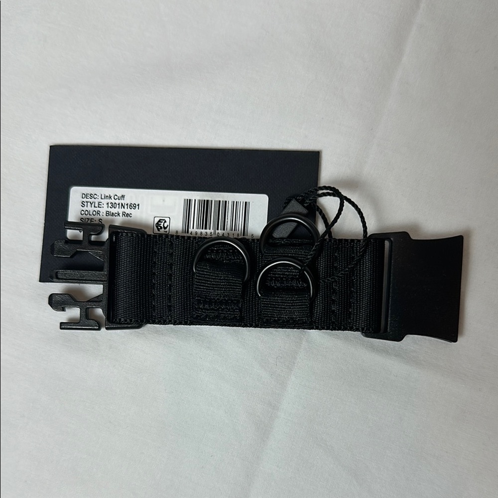 Black link cuff